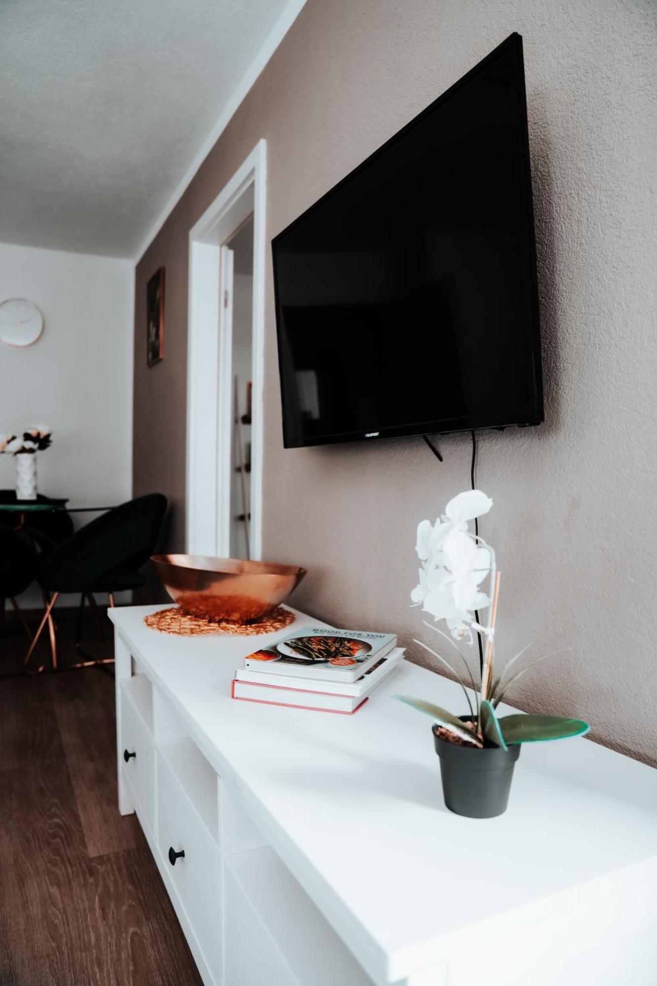 Ferienwohnung Ella - Direkt Am Bodensee Friedrichshafen Exterior photo